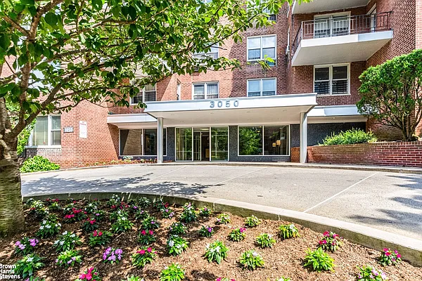 Rented by Brown Harris Stevens | media 9