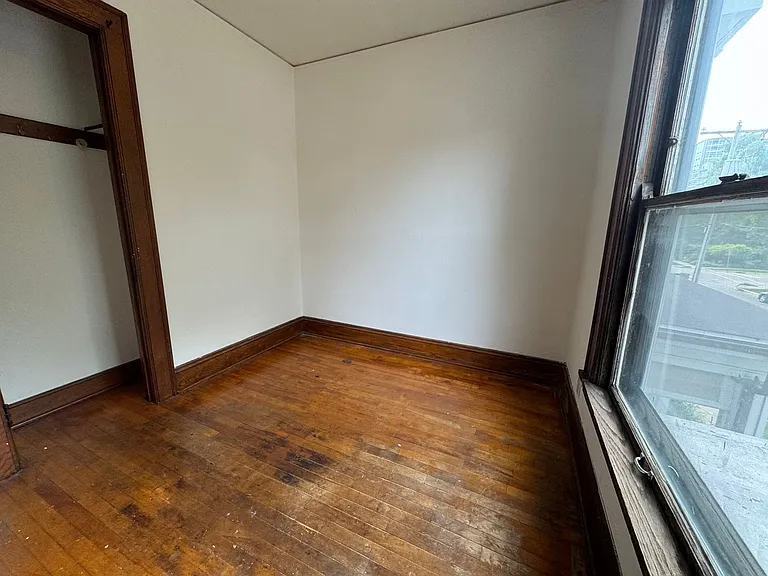 215 N Paterson St — Photo 8