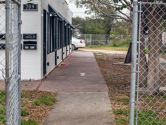 5th image of 709 E Van Buren Ave