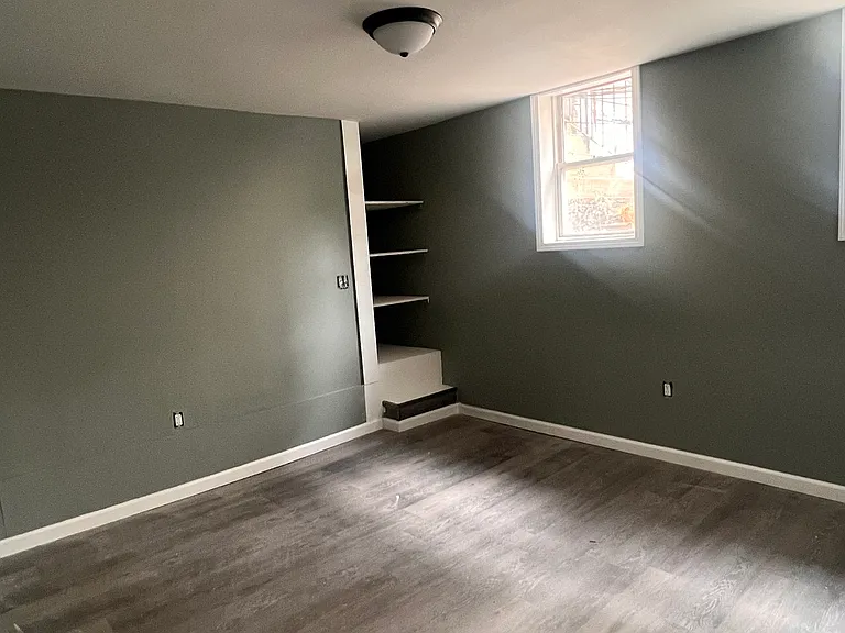 335 Blatchley Ave — Photo 3