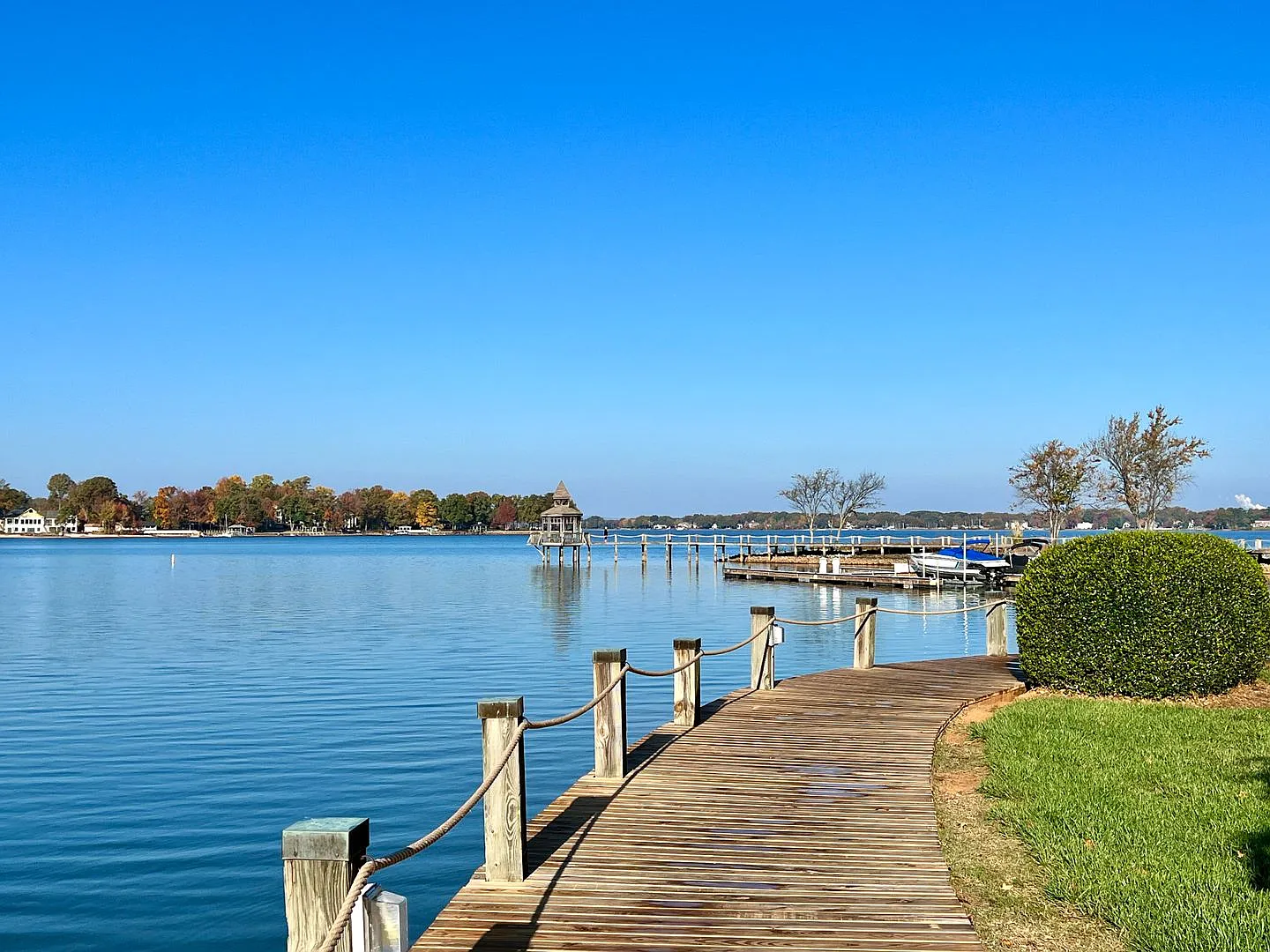 Waterfront Condo Fully Renovated for Lease on Lake Norman at Davidson Landing — Photo 2