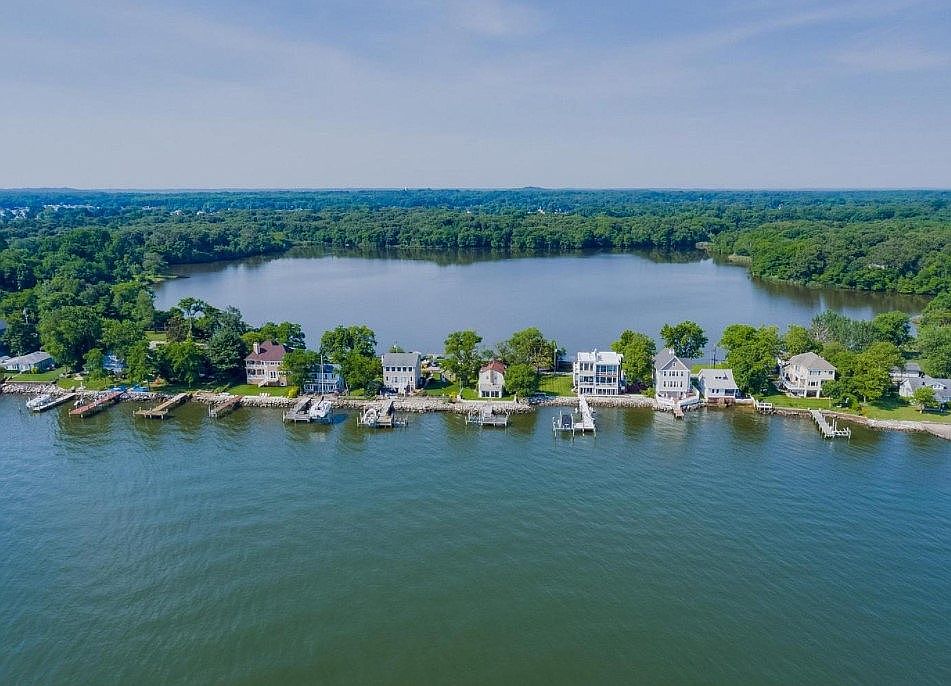 1st image of 2138 Lake Dr