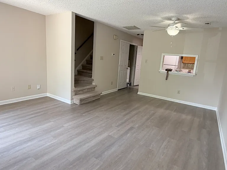 33 Forest Green Dr — Photo 5