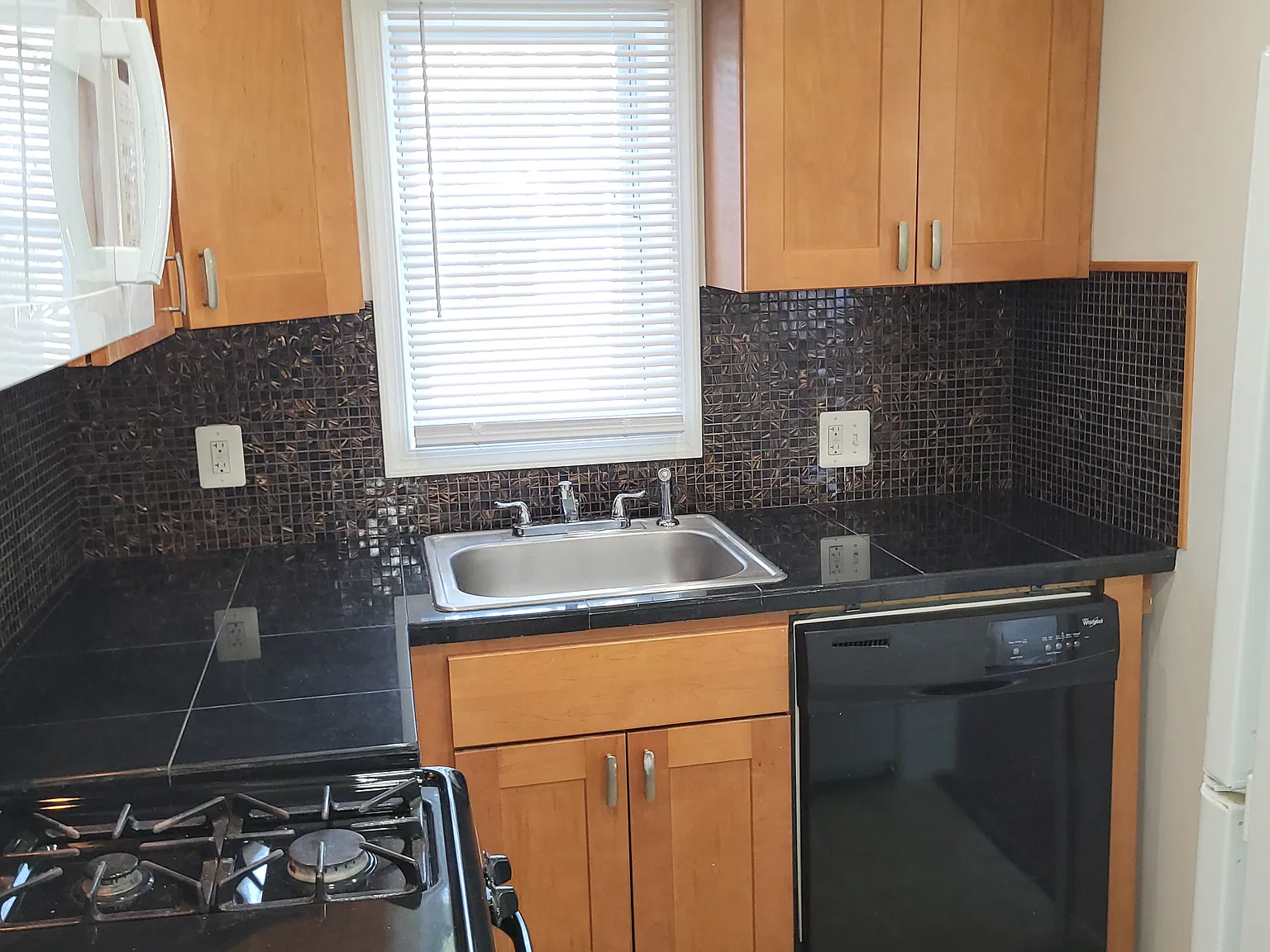 2 bed, 936 sqft, $1,400 — Photo 2