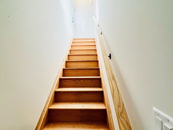 3rd image of 24 Hylton Dr Unit 1