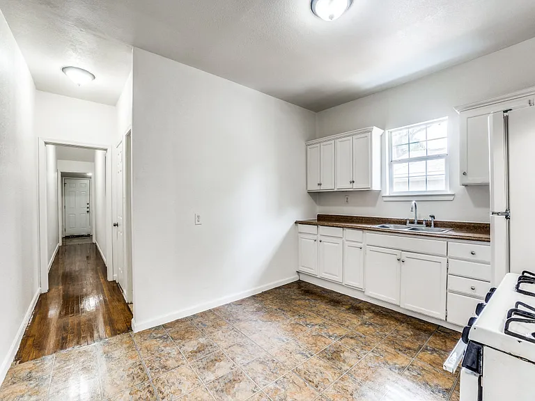 1628 Poplar St — Photo 14