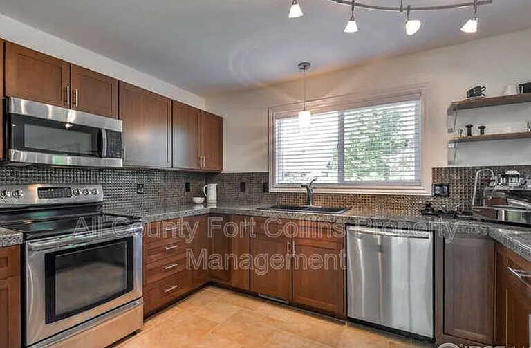 2248 Smallwood Dr — Photo 2