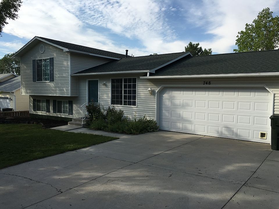 1st image of 748 W Sunrise Ln