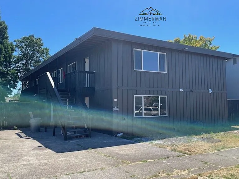 147 C Street — Photo 2