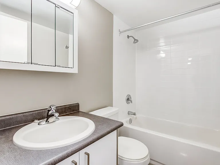 199 Upper Canada Dr — Photo 13