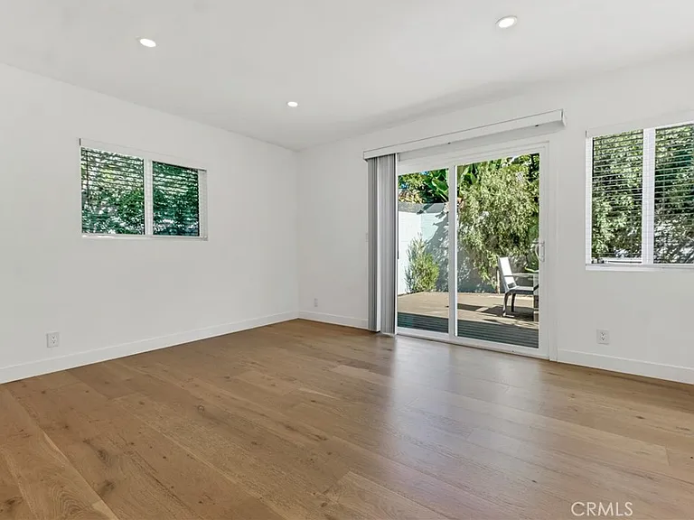 7841 W 83rd St — Photo 40