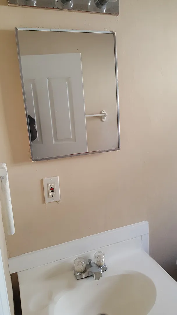 Large 2 bed 2 Bath — Photo 2