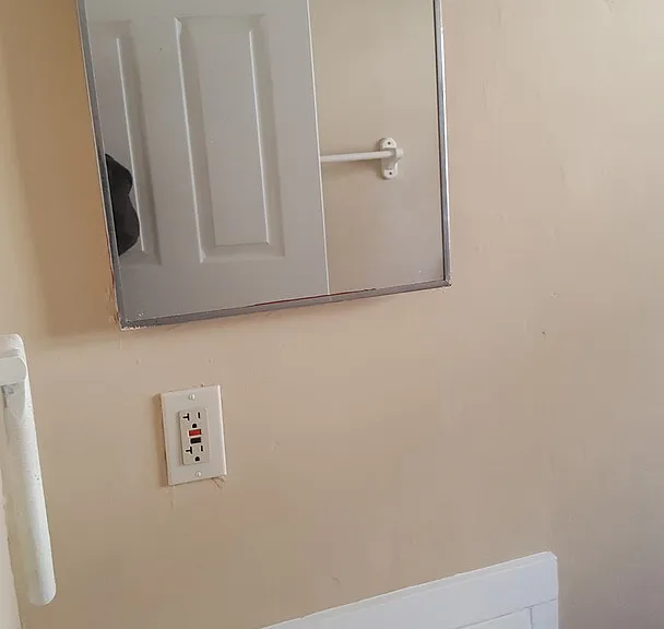 122 N Sedgwick St — Photo 2