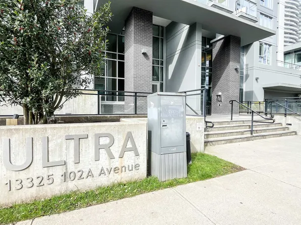 13325 102a Ave #2903, Surrey, BC V3T 0J5