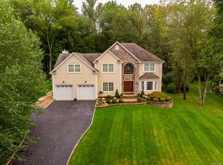 9 Grandview Rd, Central Valley, NY 10917