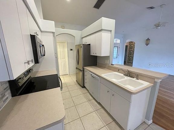 3rd image of 395 Dorchester Dr