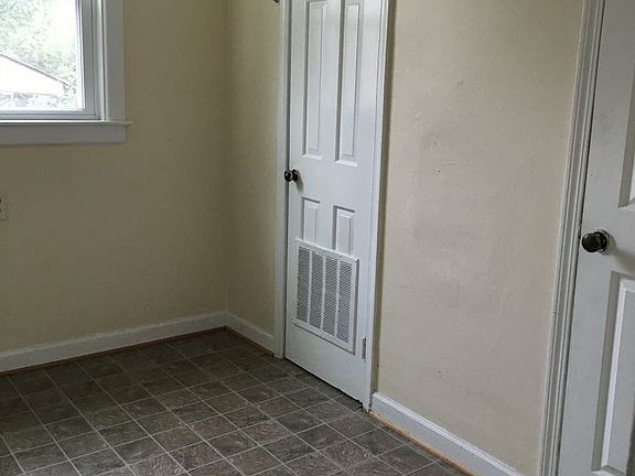 4th image of 3213 Bapaume Ave