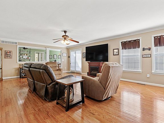 4th image of 306 General Smith Dr