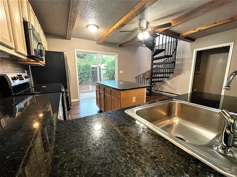 2022 W Pikes Peak Ave — Photo 11