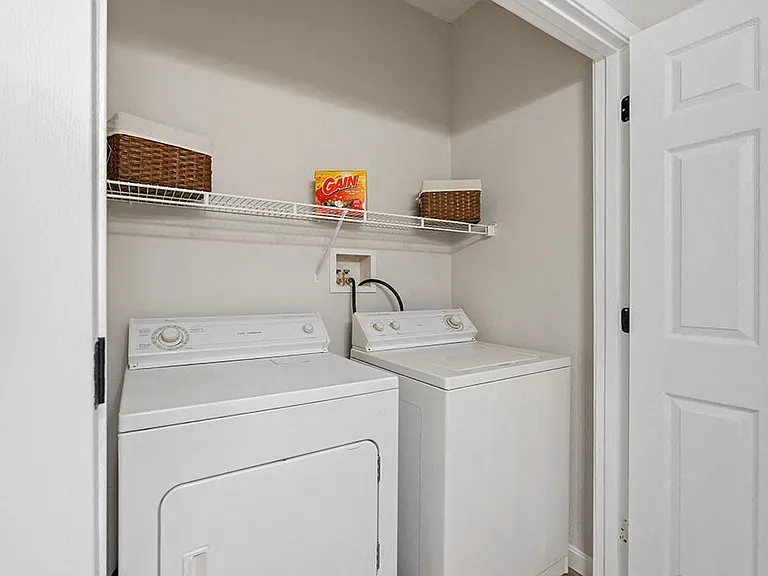 River Pointe at Den Rock Apartments — Photo 10