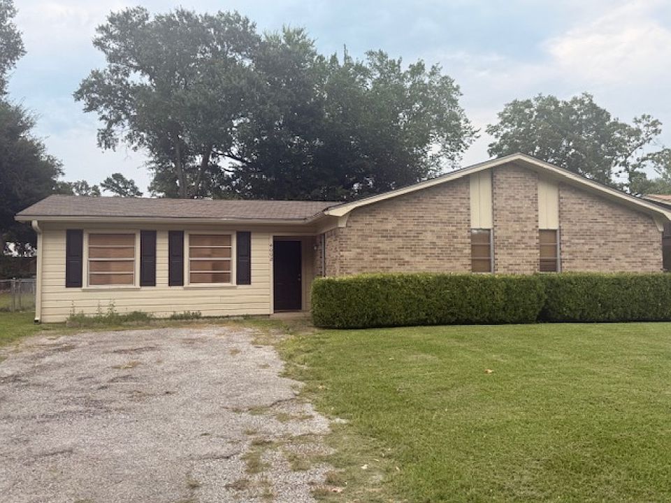 1st image of 4002 Driftwood Ln