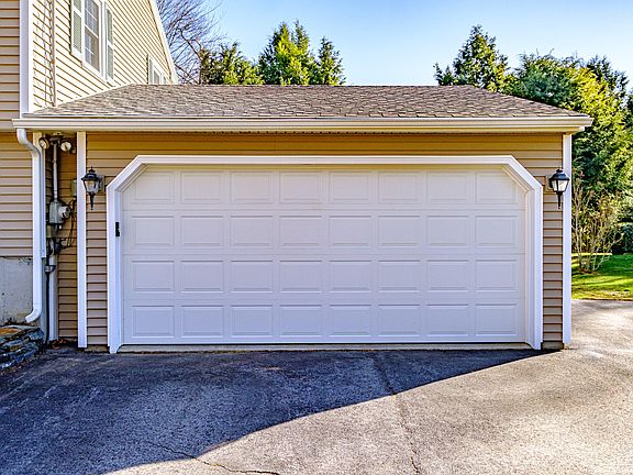 4th image of 16 Woodside Drive