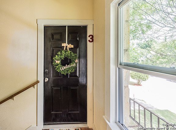 3rd image of 1701 W Mistletoe Ave #1
