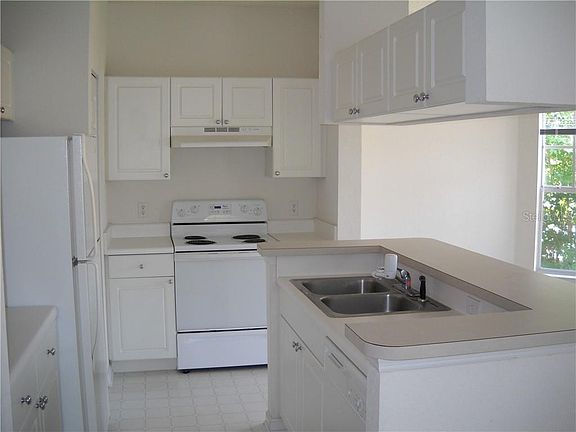 2nd image of 521 Arbor Lakes Cir #521