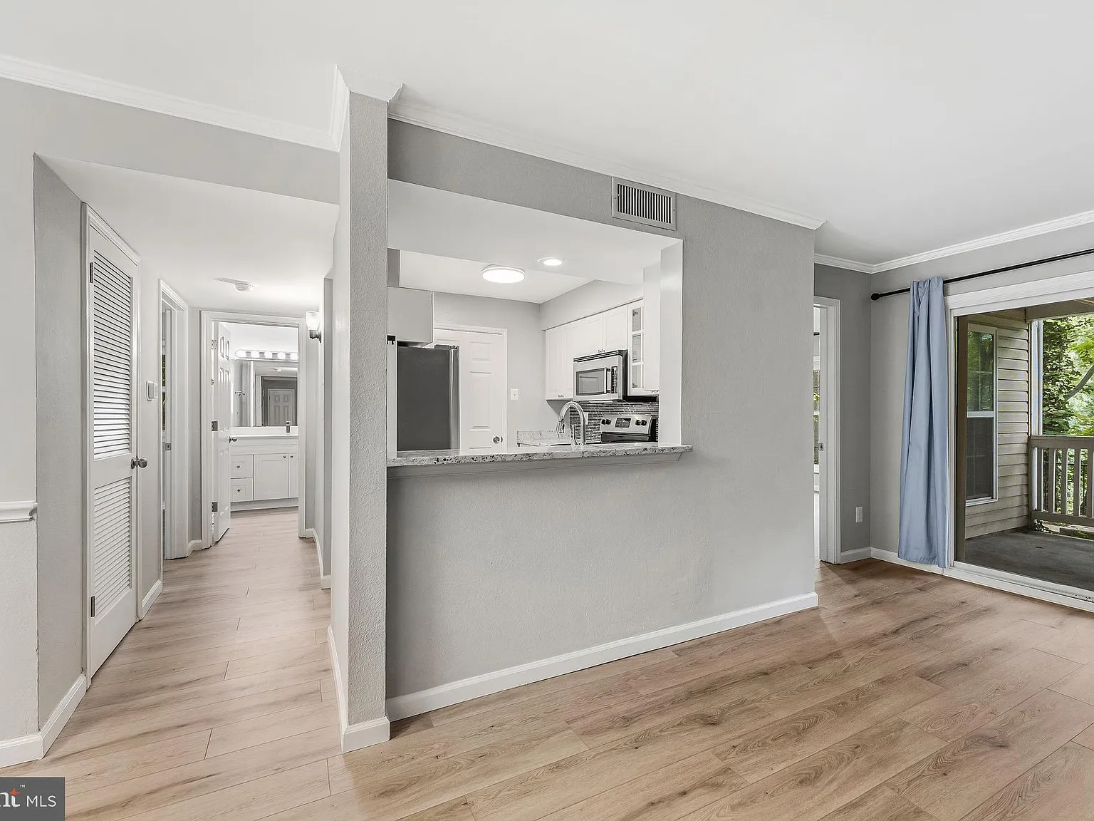 2 bed, 2.0 bath, 1050 sqft, $2,900 — Photo 1