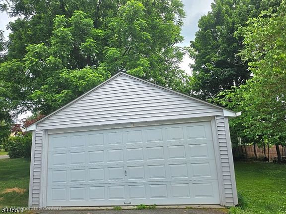 3rd image of 154 E Prospect St