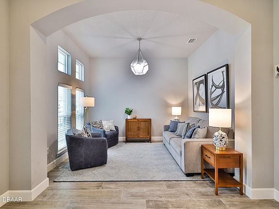 5th image of 652 Mosaic Blvd
