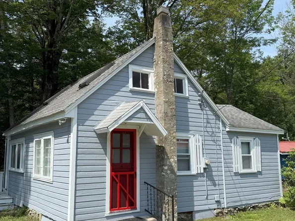 8 Brook Ln, Becket, MA 01223