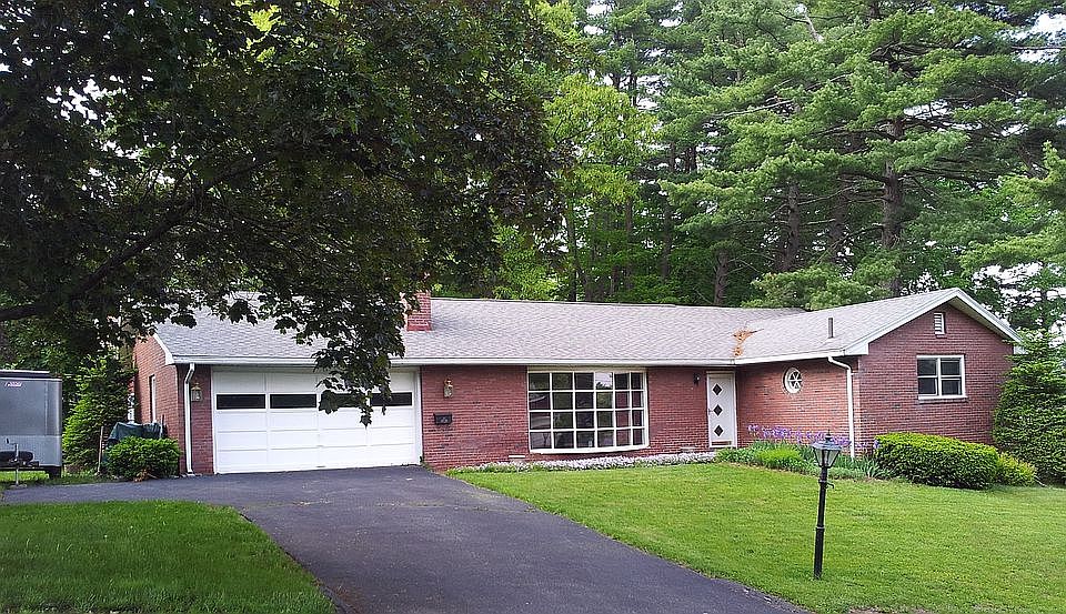 71 Bemis Rd, Holyoke, MA 01040 Zillow