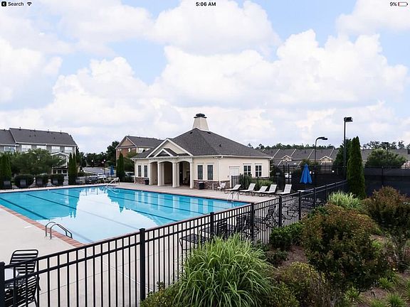 Clubhouse, pool, fireplace 