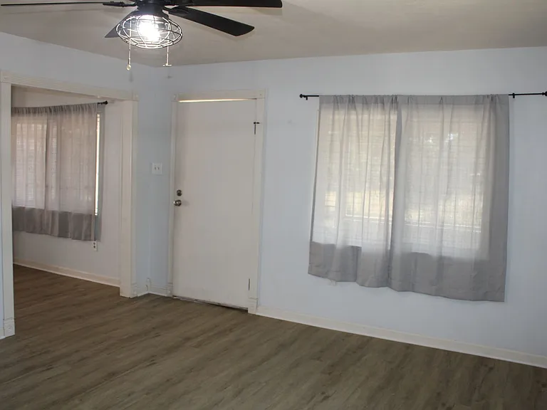 135 Poinsettia Ave — Photo 6
