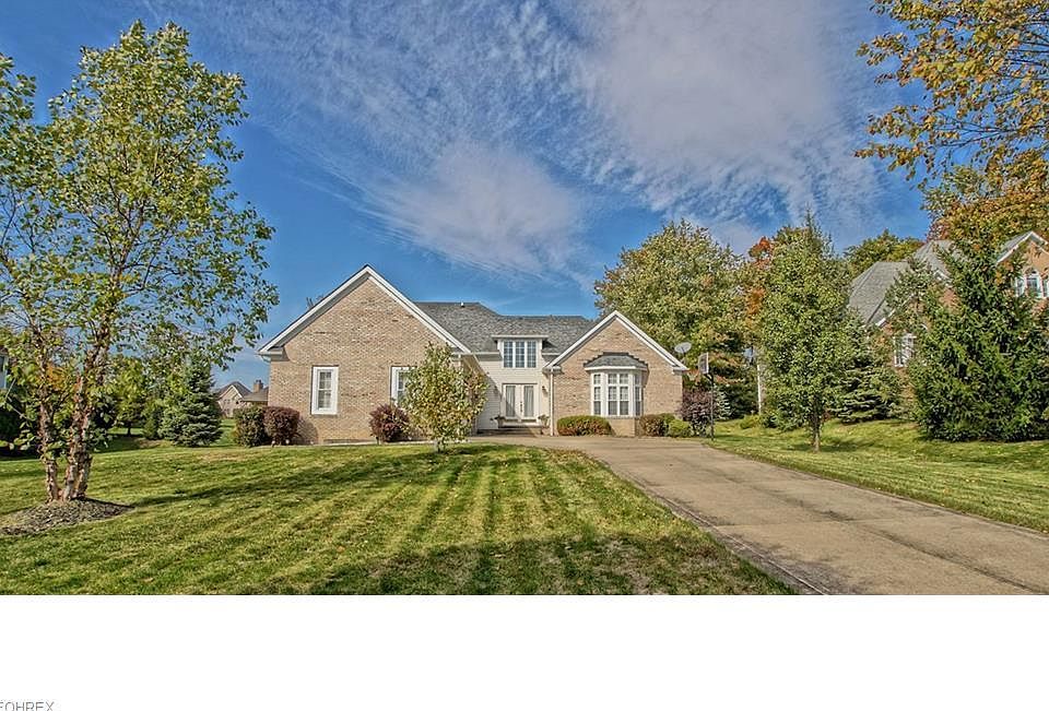 1st image of 931 S Chinaberry Cir