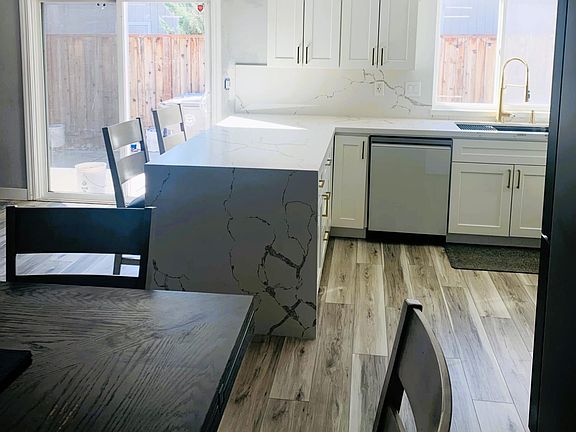 3rd image of 1049 Compass Ln