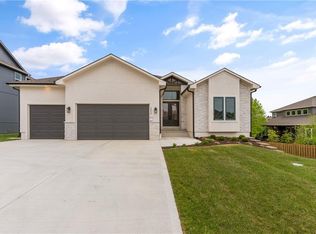 2032 NE Bluestone Dr, Lees Summit, MO 64064