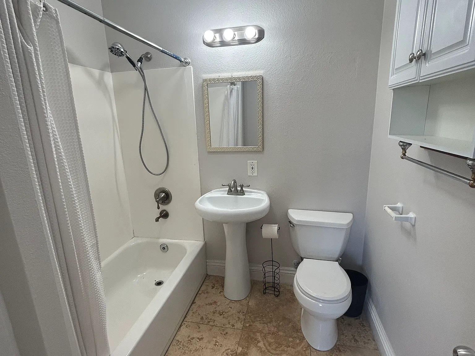1 bed, 574 sqft, $1,700 — Photo 2