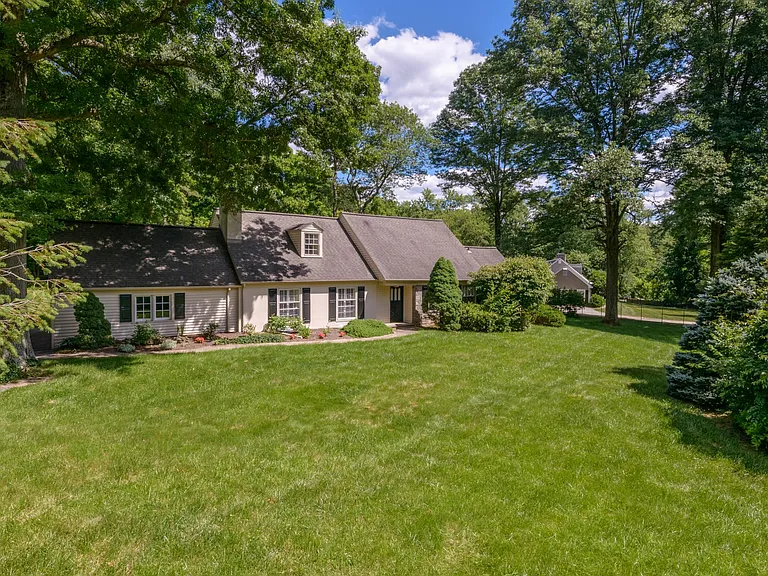 100 Pine Tree Rd — Photo 17