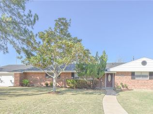 303 Rosewood Dr, Victoria, TX 77901