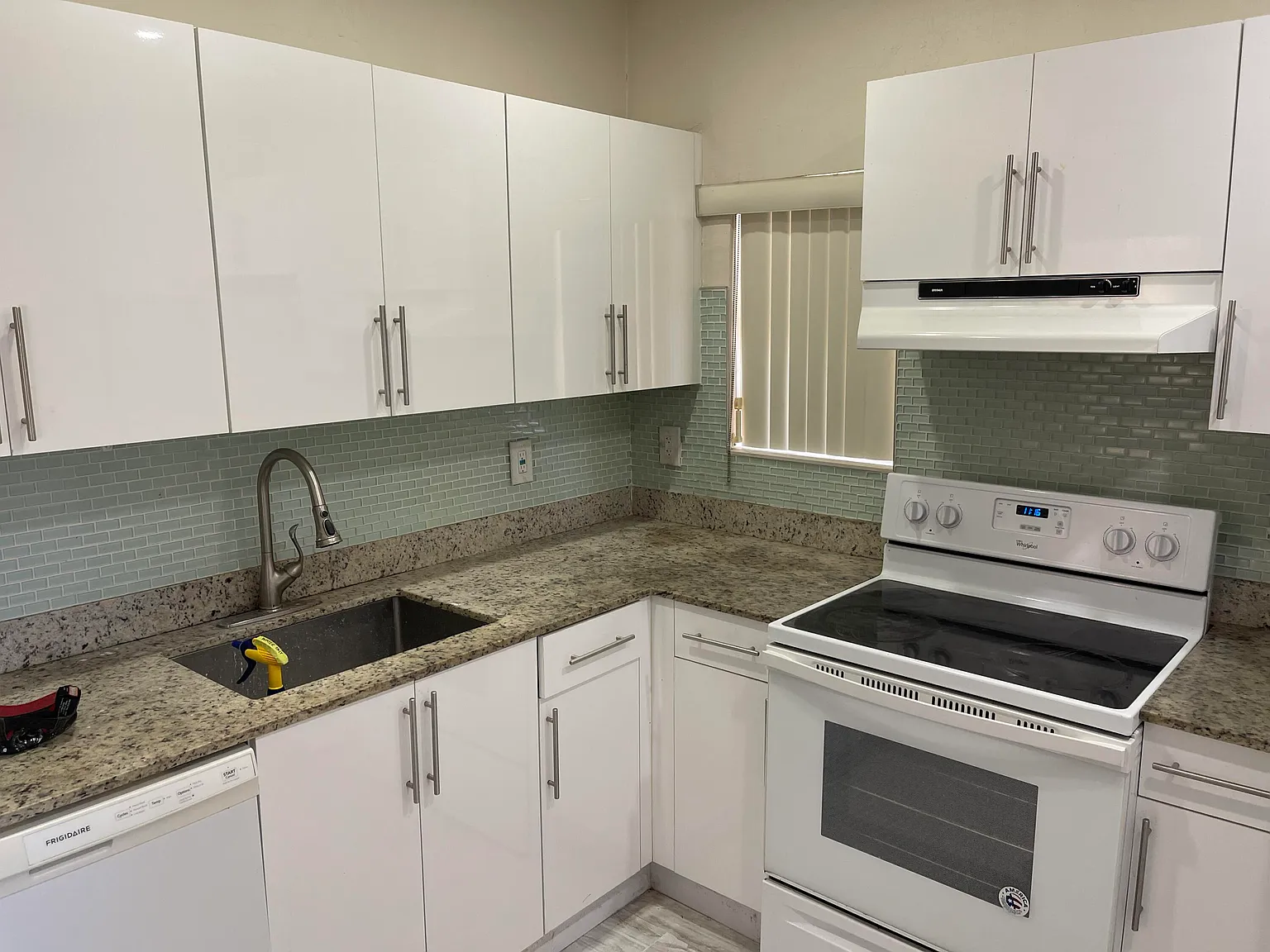 1 bed, 1.0 bath, 750 sqft, $1,600 — Photo 1