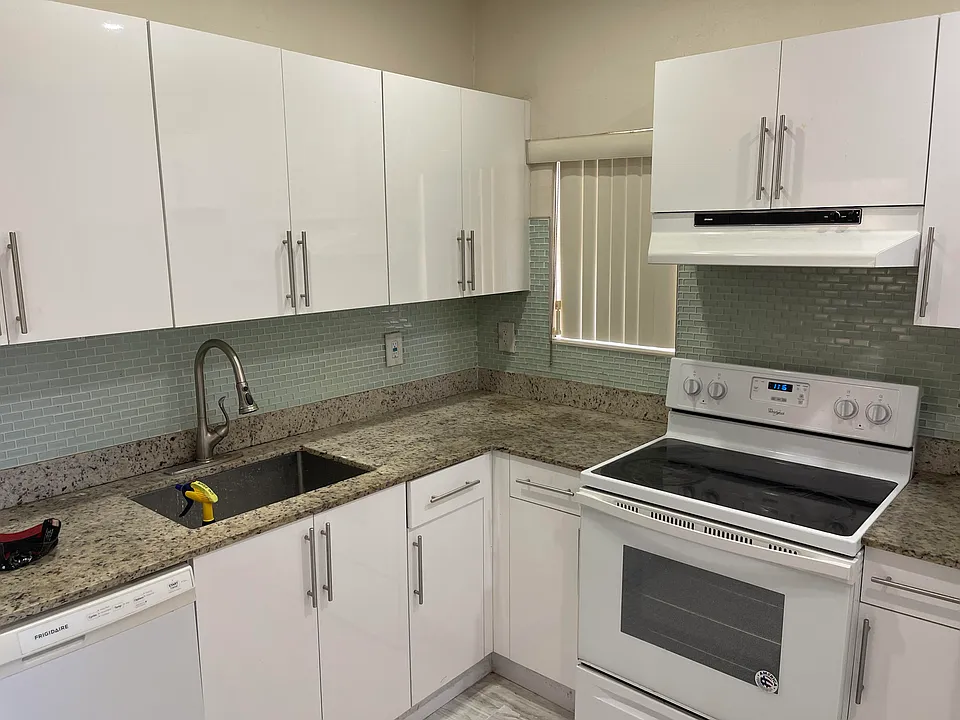 1954 Buchanan St #FR