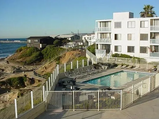 5015 Santa Cruz Ave — Photo 2