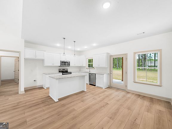 3rd image of 1507 Wildflower Cir