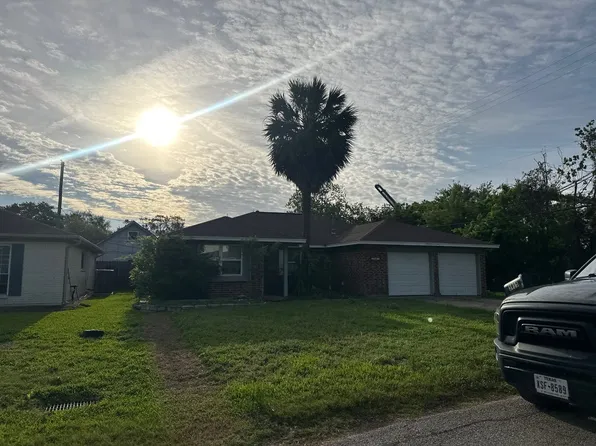3915 Sailfish Ln, La Porte, TX 77571