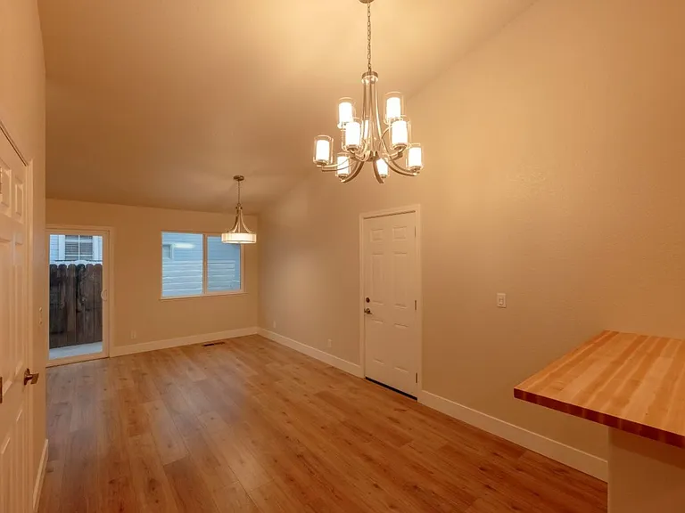 7562 Wheeldale Cir — Photo 13