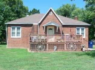 2613 Benton Rd, Mount Vernon, IL 62864