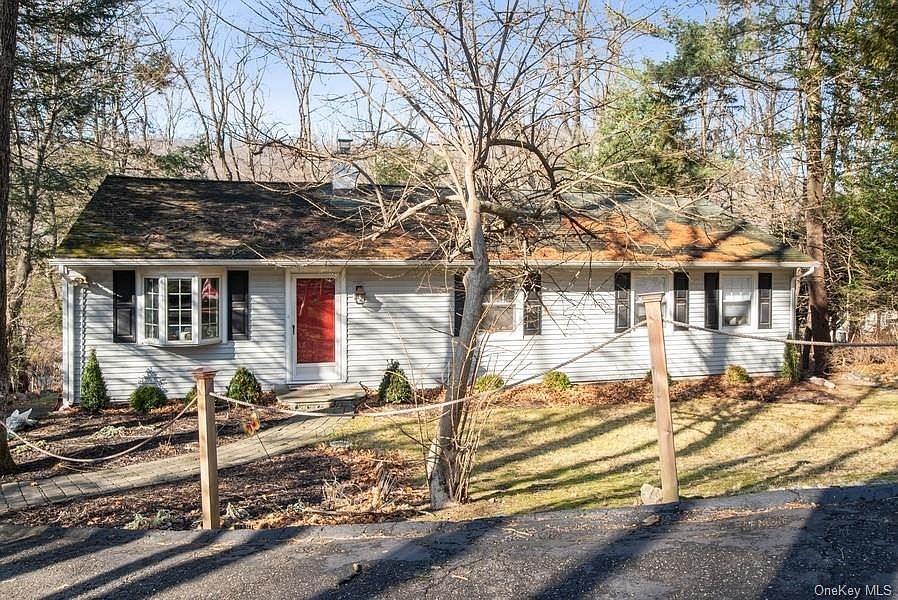 1st image of 140 Castle Ave