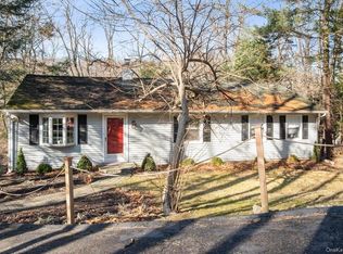 140 Castle Ave, Westbury, NY 11590